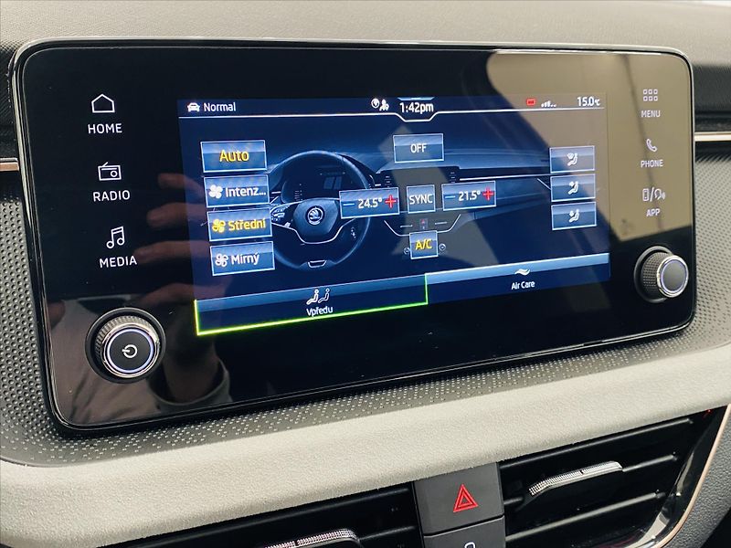 Škoda Scala 1,0 TSI 85kW Top Selection - fotka 14 z 25