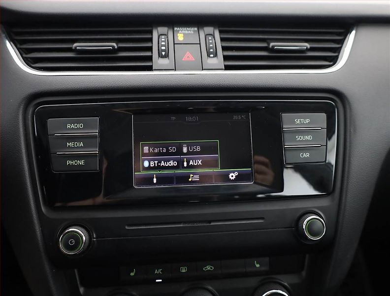Škoda Octavia (2015) Ambition 1.6 TDI, 4X4 - fotka 11 z 18