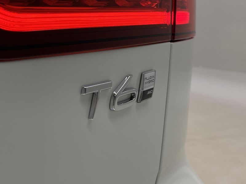 Volvo V60 (2026) T6 AWD Plug-in DARK PLUS - fotka 18 z 64