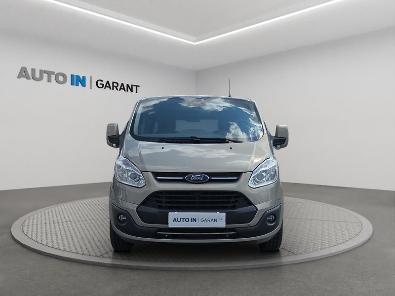 Ford Tourneo Custom (2016) 2.0 TDCi 96kW, L2 ČR, 1. Maj., - fotka 2 z 20