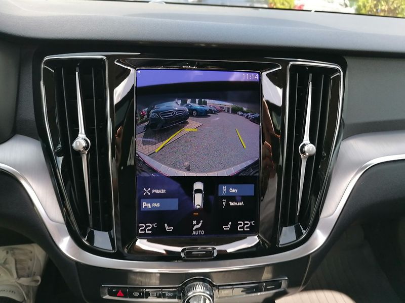 Volvo V60 (2021) 2.0 B3 MHEV A/T 120kW - fotka 13 z 36