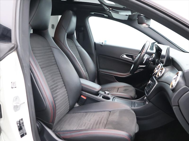 Mercedes-Benz CLA 2,1 220CDI 130kW 4MATIC CZ - fotka 13 z 39