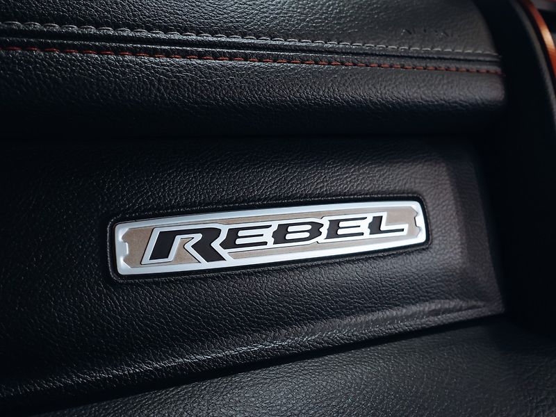 Dodge RAM 1500 5.7 REBEL 295 kW - fotka 27 z 34