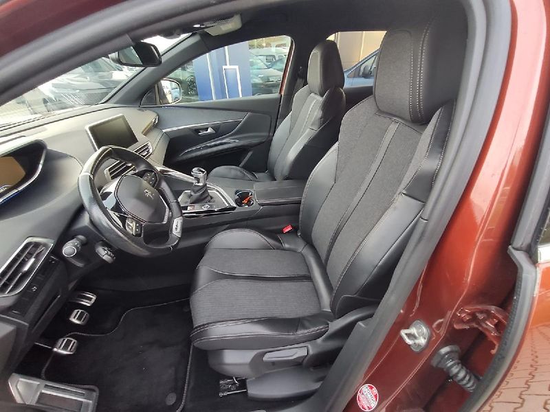 Peugeot 3008 (2017) GT 2.0 HDI 150k MAN6 1.MAJITEL - fotka 13 z 28