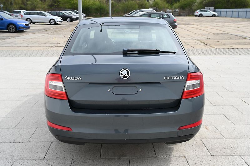 Škoda Octavia 1.6TDI 66KW Active 8/2015 - fotka 4 z 28