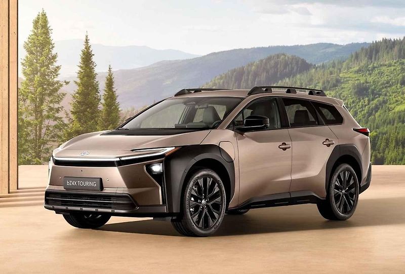 Nejbližší novinkou je vylepšená Toyota Corolla Cross.