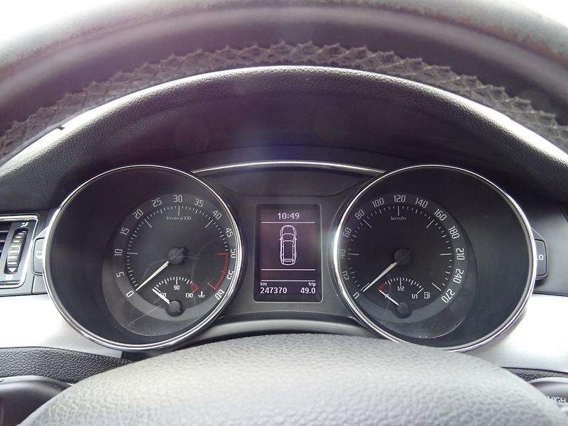 Škoda Superb (2013) 2.0TDi,103kW,1maj,S.kni,navi - fotka 9 z 24