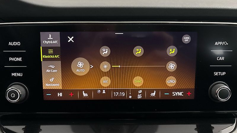 Škoda Octavia 2.0 TDI DSG Ambition - fotka 23 z 23
