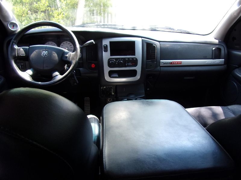 Dodge RAM (2005) SRT - 10 VIPER 8.3i V10 372kW  - fotka 13 z 19