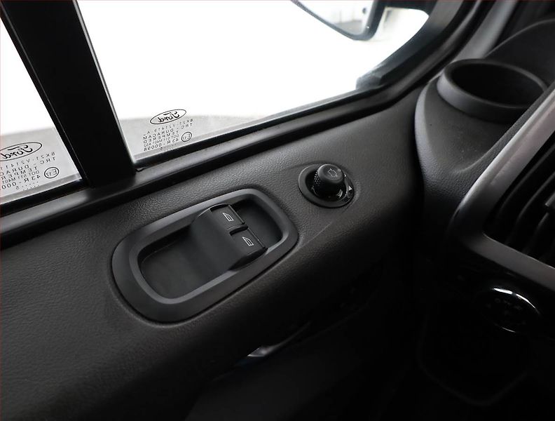 Ford Transit Custom (2015) Trend 2.2 TDCI, Bus, 9Míst - fotka 14 z 16