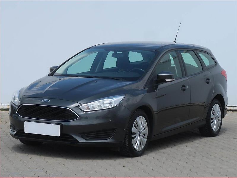 Ford Focus (2015) 1.0 EcoBoost, Tempomat - fotka 2 z 14
