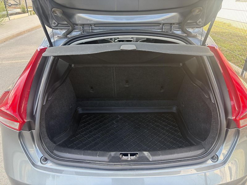 Volvo V40 (2015) D2 MOMENTUM 2.0l TDi - Servis - fotka 8 z 20