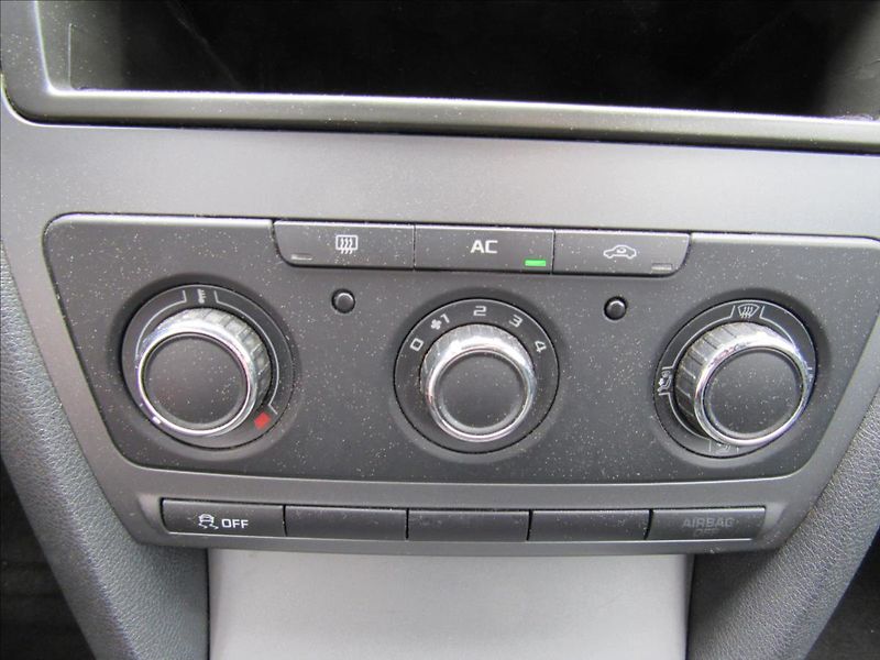 Škoda Octavia 1,6 TDi 77kW Combi - fotka 17 z 25