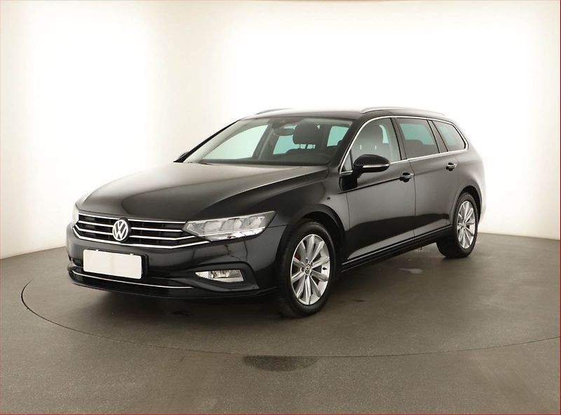 Volkswagen Passat (2019) Comfortline 1.6 TDI, Automat - fotka 2 z 15