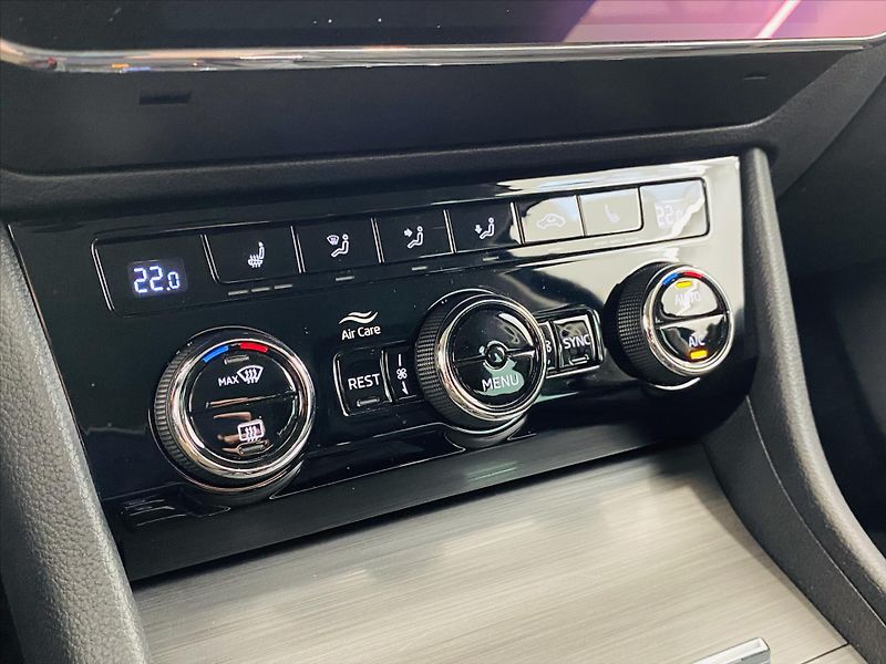Škoda Superb 2,0 TDI 147kW DSG Style Plus - fotka 16 z 27