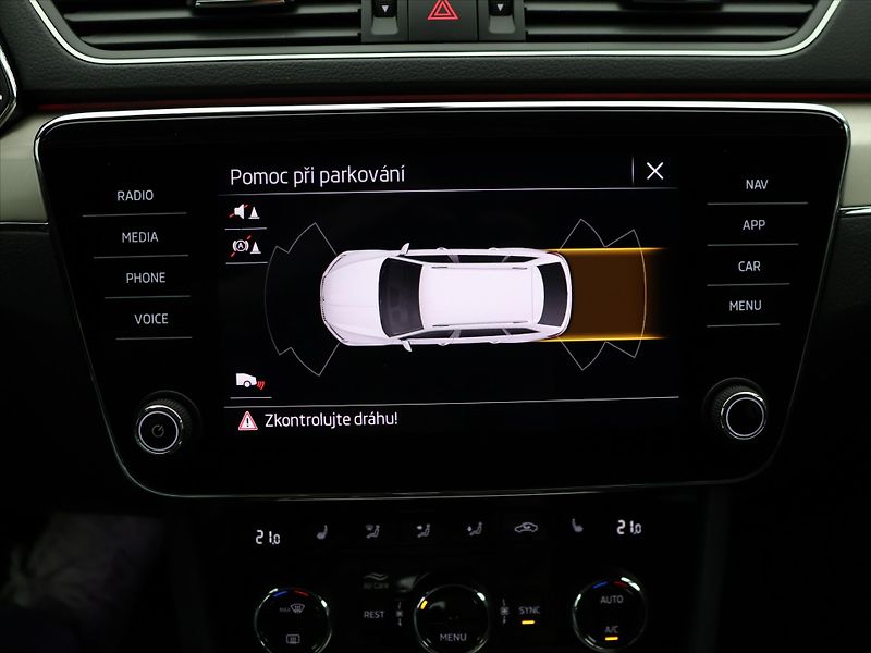 Škoda Superb 2,0 TSI 140kW Style DSG CZ DPH - fotka 19 z 28