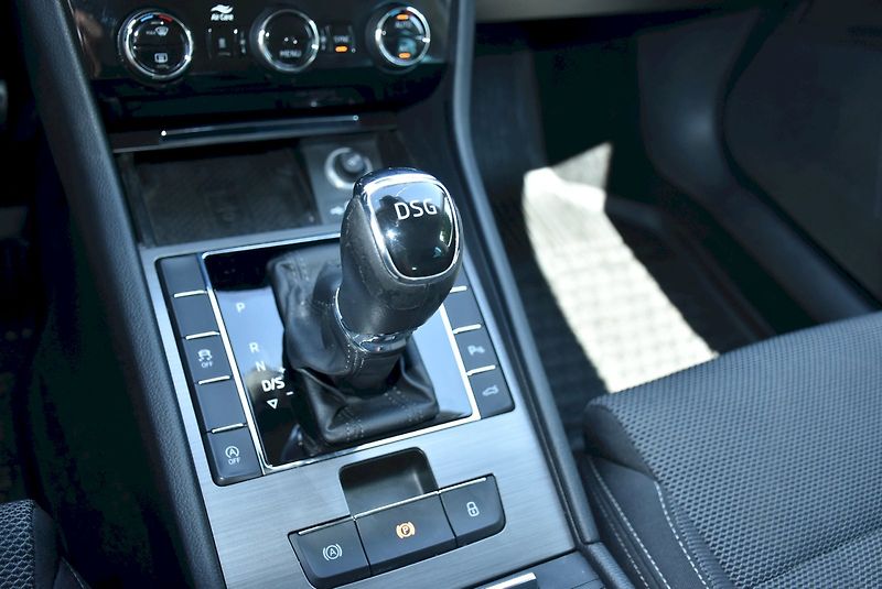 Škoda Superb (2019) Style 2.0 TDI 140kW DSG - fotka 21 z 34
