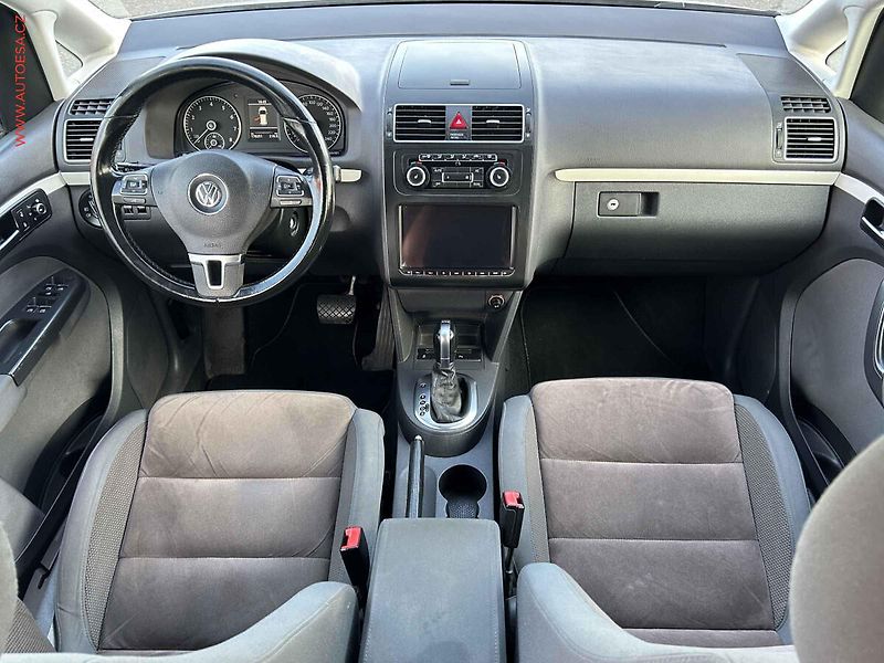 Volkswagen Touran (2011) 1.4TSI, DSG - fotka 8 z 16