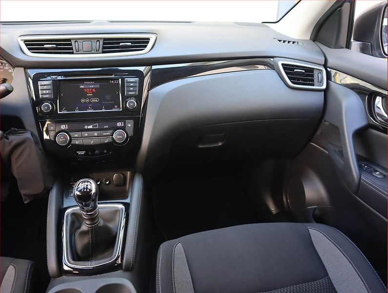 Nissan Qashqai (2022) 1.3 DIG-T, Serv.kniha - fotka 8 z 19
