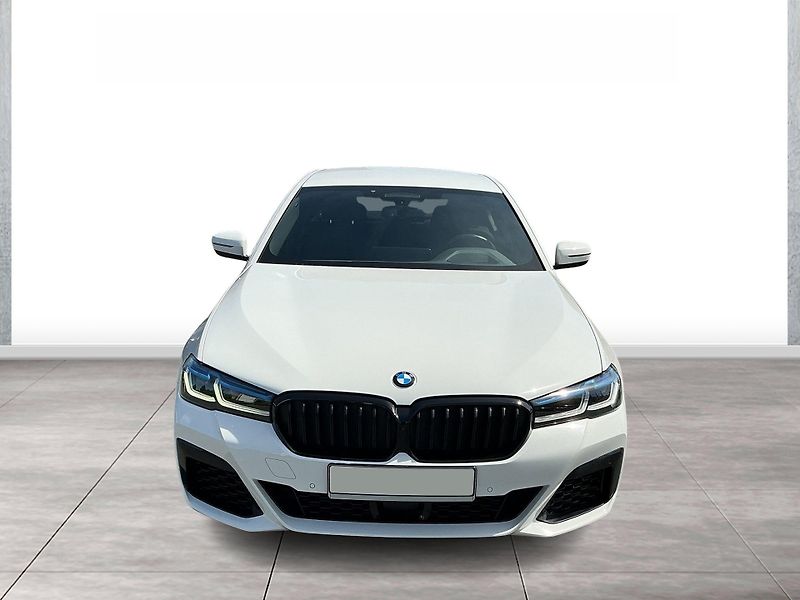 BMW Řada 5 M550i xDrive Laser HuD Venti - fotka 2 z 12