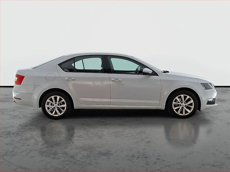Škoda Octavia (2019) 1.0 TSI, Tempomat - fotka 6 z 16