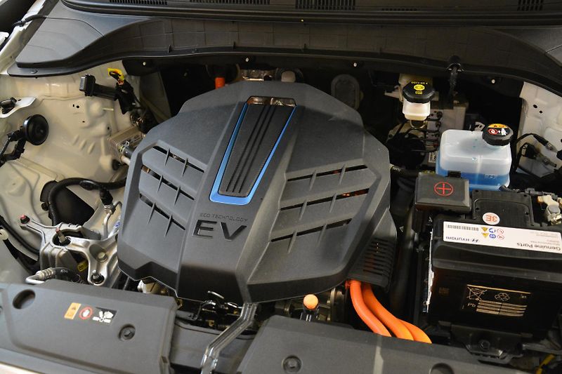 Hyundai Kona (2020) EV ELEKTRIC 100Kw 1 MAJITEL KA - fotka 30 z 54