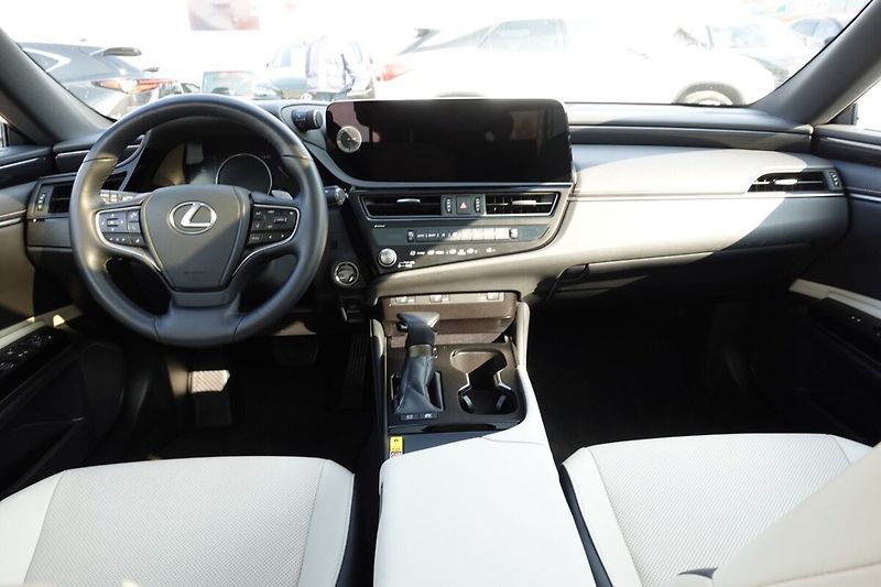 Lexus ES 300h ZLEVNĚNO 2,5HSD Elegance Plus - fotka 16 z 37