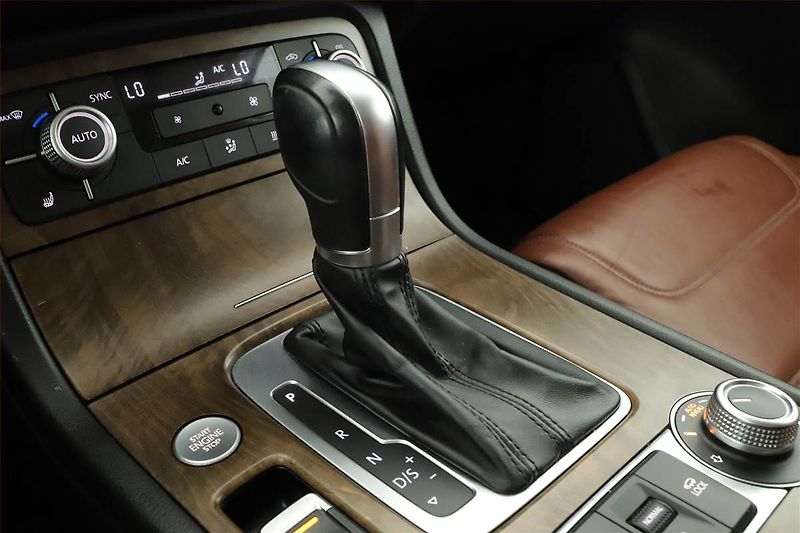 Volkswagen Touareg (2017) 3.0 TDI - fotka 12 z 19