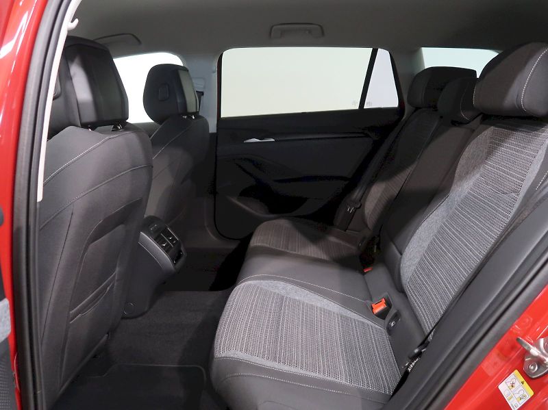 Škoda Superb (2025) 1.5TSI 110KW DSG TAŽNÉ 2 SADA - fotka 17 z 48