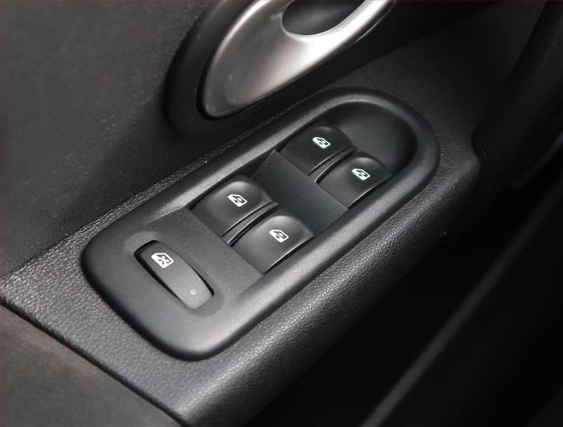 Renault Clio (2009) 1.5 dCi, Automat, Serv.kniha - fotka 15 z 17