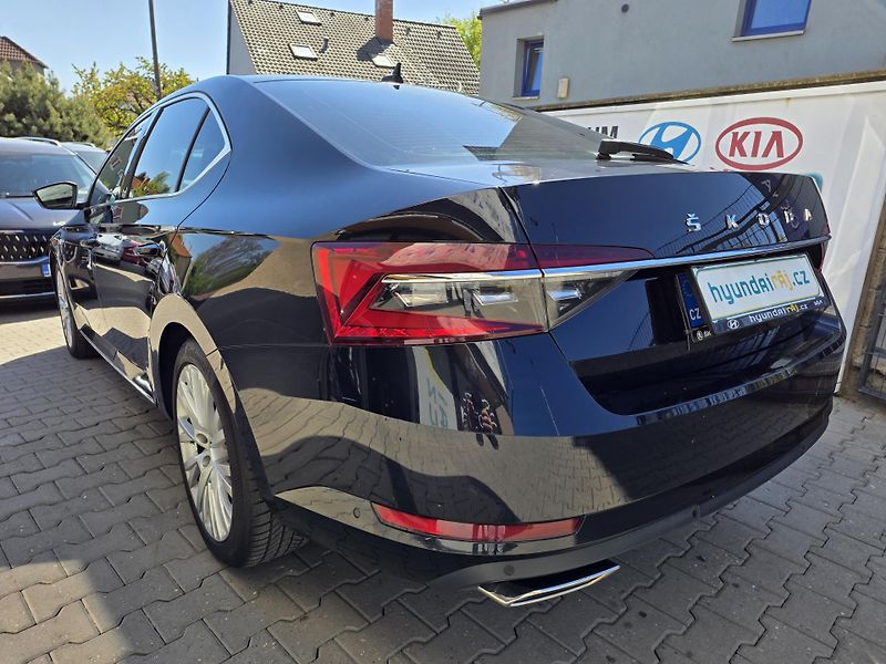 Škoda Superb 2.0-4x4-Laurin&Klement-200kw - fotka 9 z 25