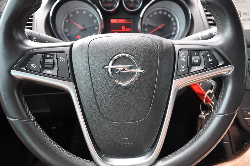 Opel Insignia 1.4i TURBO 103kW KOMBI - fotka 12 z 23