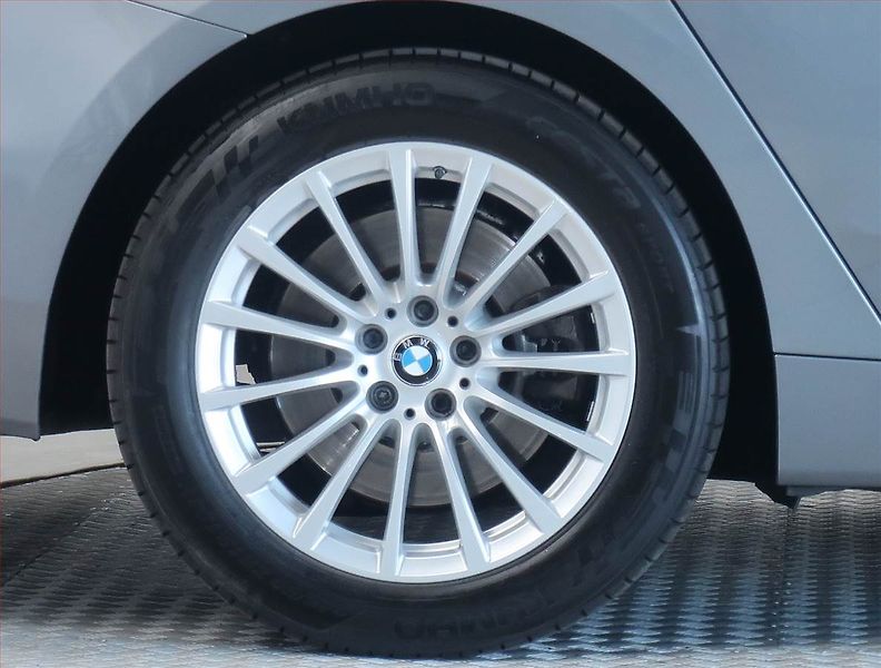 BMW Řada 6 (2018) Sport Line 630i GT - fotka 15 z 21
