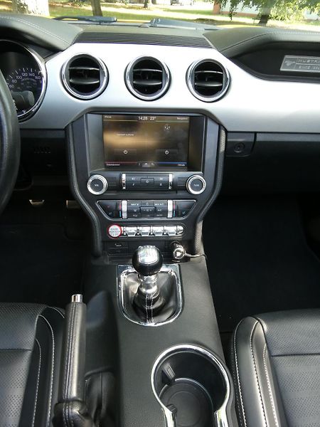 Ford Mustang (2015) kabriolet - fotka 4 z 36