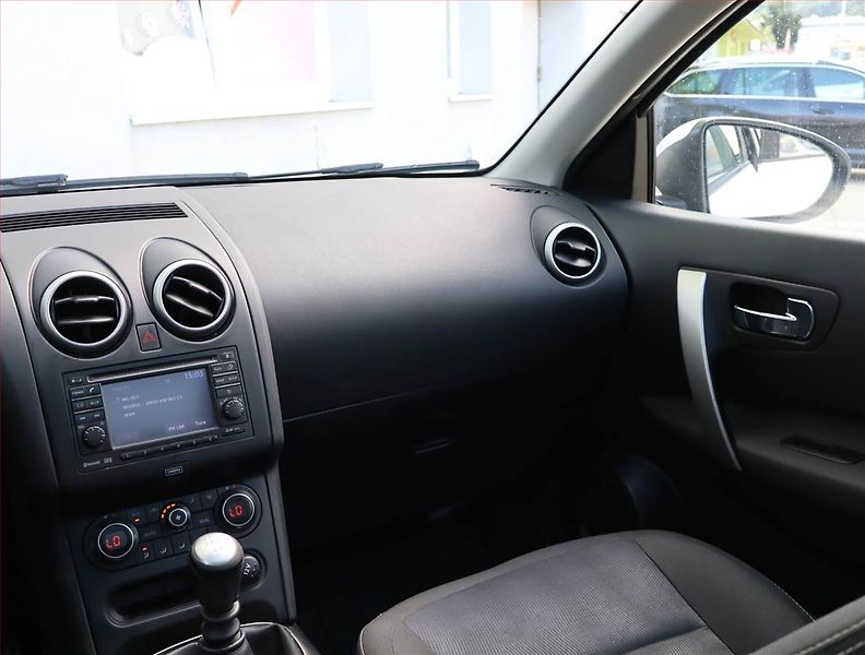 Nissan Qashqai (2012) 1.6 dCi, Navi, Tempomat - fotka 8 z 18