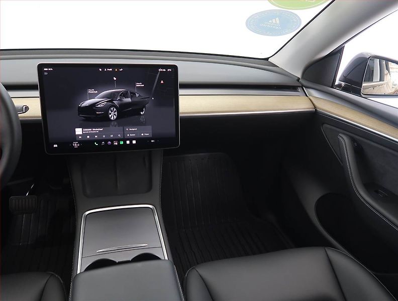 Tesla Model Y (2023) RWD LFP 60kWh, SoH 98% - fotka 8 z 32