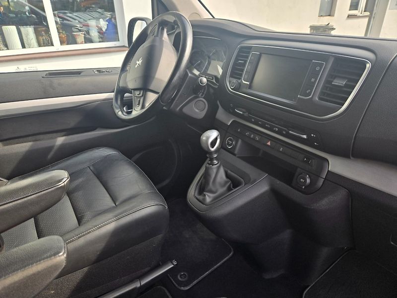 Peugeot Traveller (2016) 2.0 HDi DPH - fotka 19 z 24