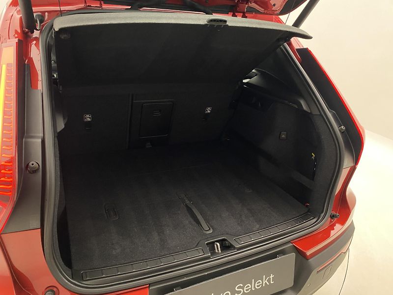 Volvo XC40 T4 MOMENTUM AUT CZ - fotka 6 z 42