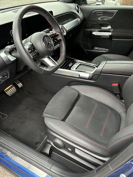 Mercedes-Benz GLB (2024) 200d 4MATIC - fotka 12 z 14