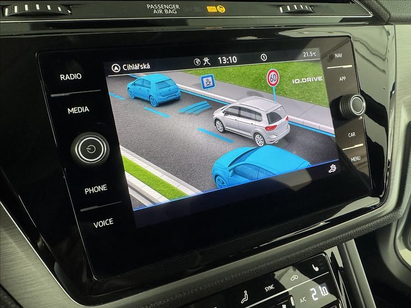 Volkswagen Touran 2,0 TDi  DSG Comfortline LED V - fotka 27 z 43