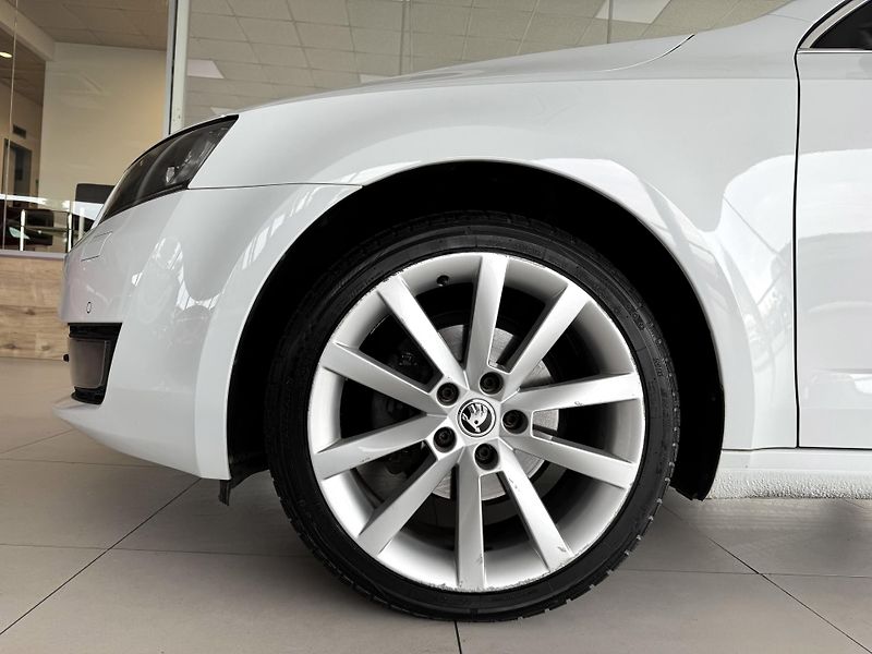 Škoda Octavia 2,0TDI DSG*Navi*Xenon*Kamera - fotka 35 z 36