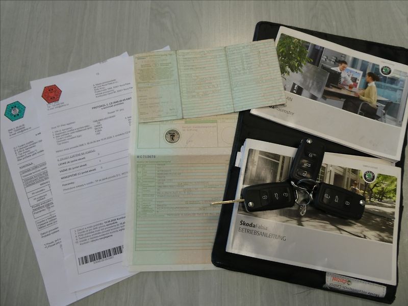 Škoda Fabia 1,2 TSi po servise,auto klima - fotka 41 z 48