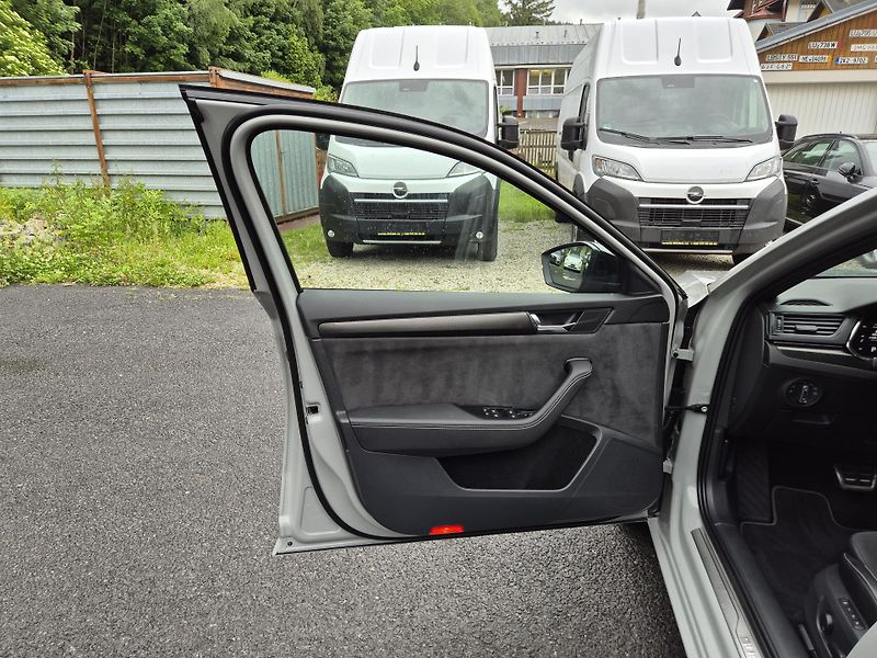 Škoda Superb Combi SPORTLINE 147kw DSG 19AL - fotka 37 z 49