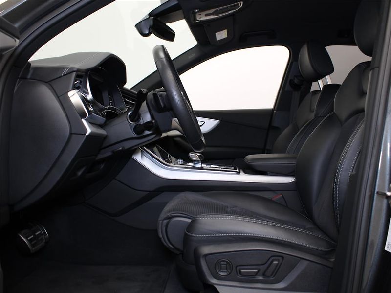 Audi Q7 3,0 50TDi S-Line 45tkm. 1.maj. - fotka 6 z 28