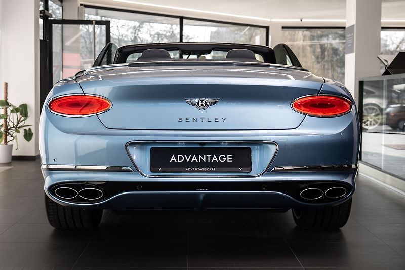 Bentley Continental GTC V8 Mulliner - fotka 3 z 24