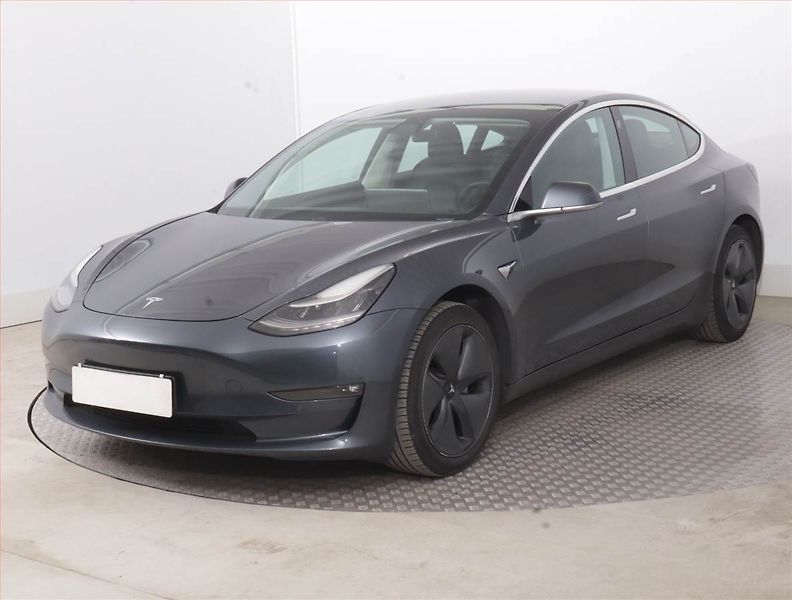 Tesla Model 3 (2019) Long Range 4WD 82kWh, SoH 86% - fotka 2 z 22