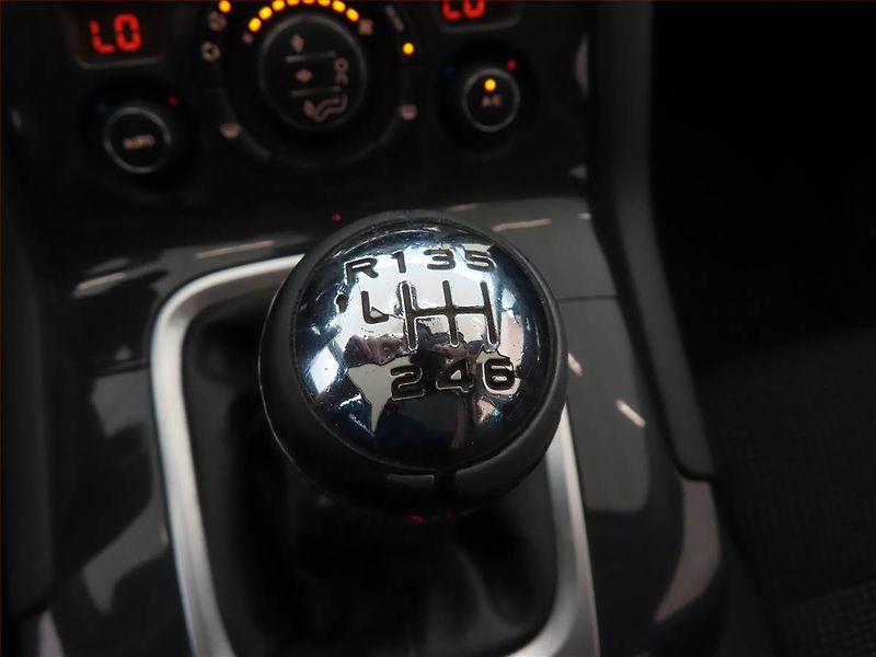Peugeot 5008 (2015) 1.6 BlueHDi, Navi, Tempomat - fotka 13 z 15