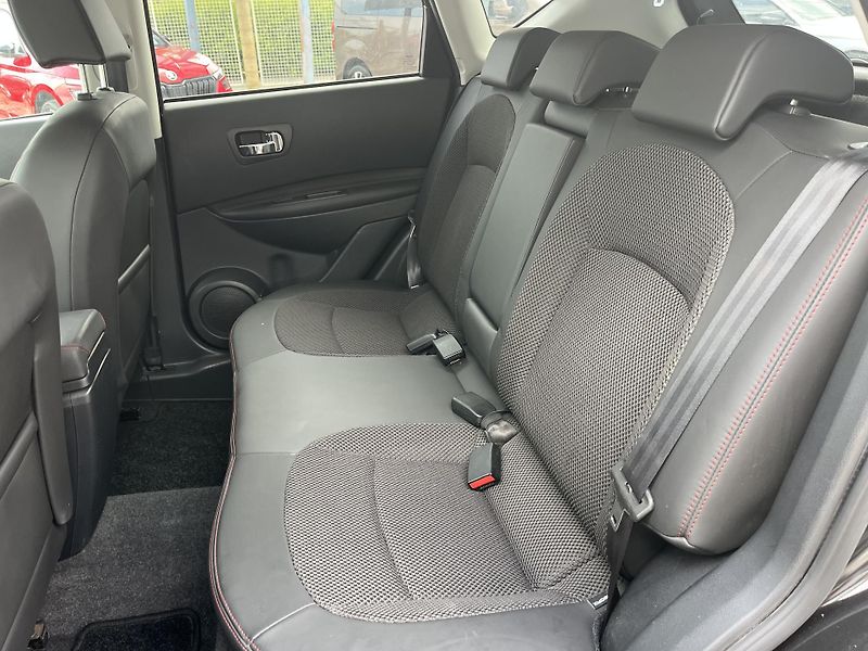 Nissan Qashqai (2009) 2.0i 104 KW, 4x4, Panorama - fotka 17 z 18