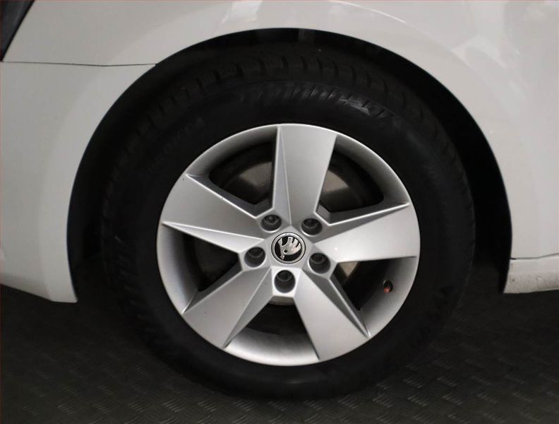Škoda Octavia (2019) 1.6 TDI, Tempomat - fotka 13 z 16
