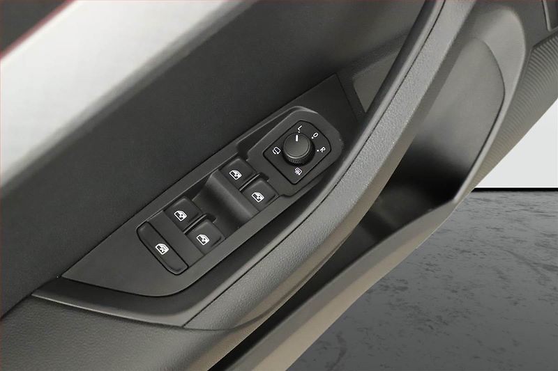 Škoda Karoq (2025) 2.0 TDI, Drive - fotka 17 z 18